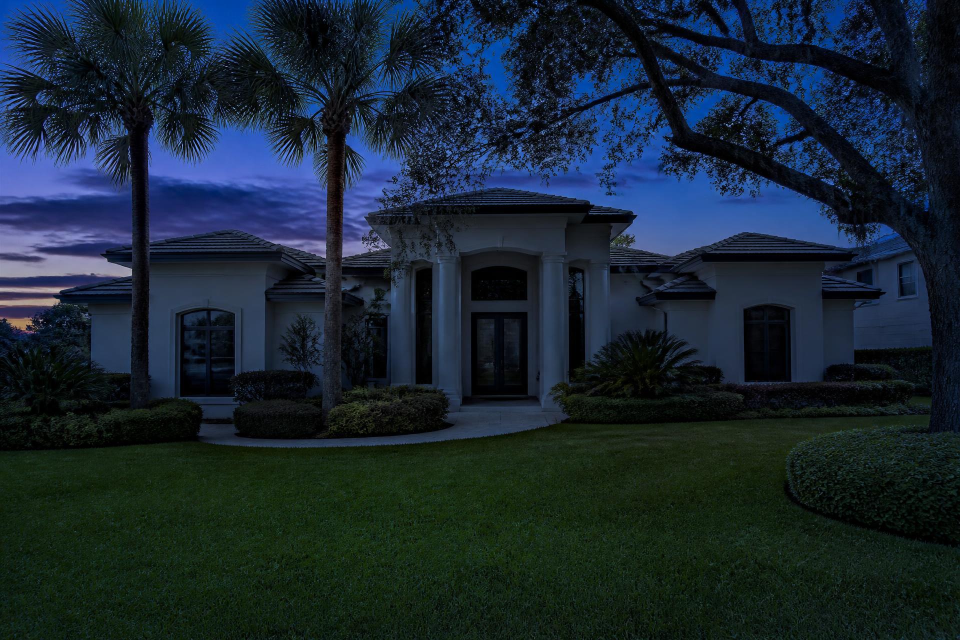 Jacksonville home at dusk before landscape lighting installation
